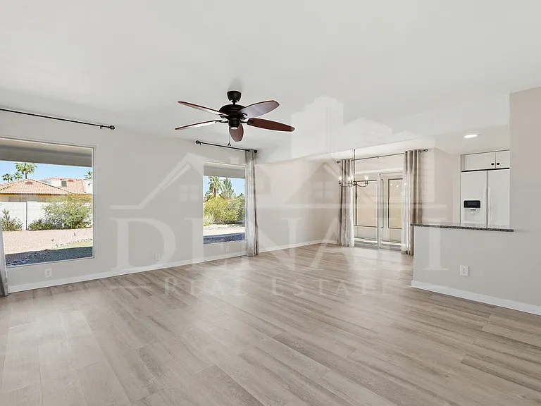 10602 E Elmhurst Dr — Photo 4