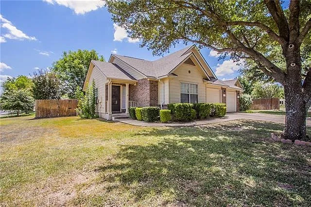 3 bed, 1078 sqft, $1,800 — Photo 1