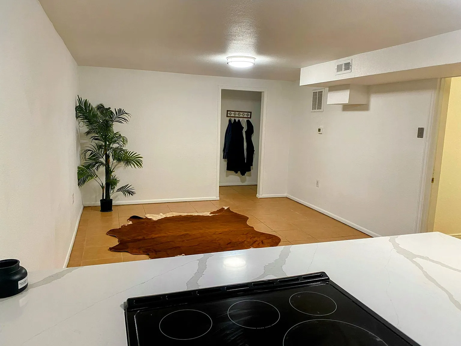 3 bed, 1400 sqft, $1,900 — Photo 3