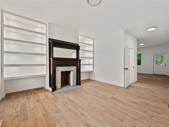 4th image of 218 Fisk Ave