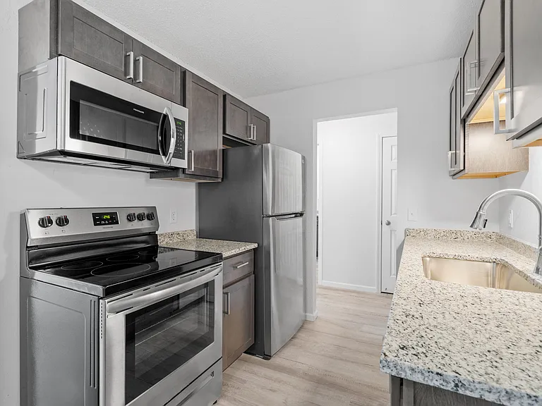 Cedar Square Apartments — Photo 1