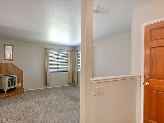 4th image of 256 E Price St