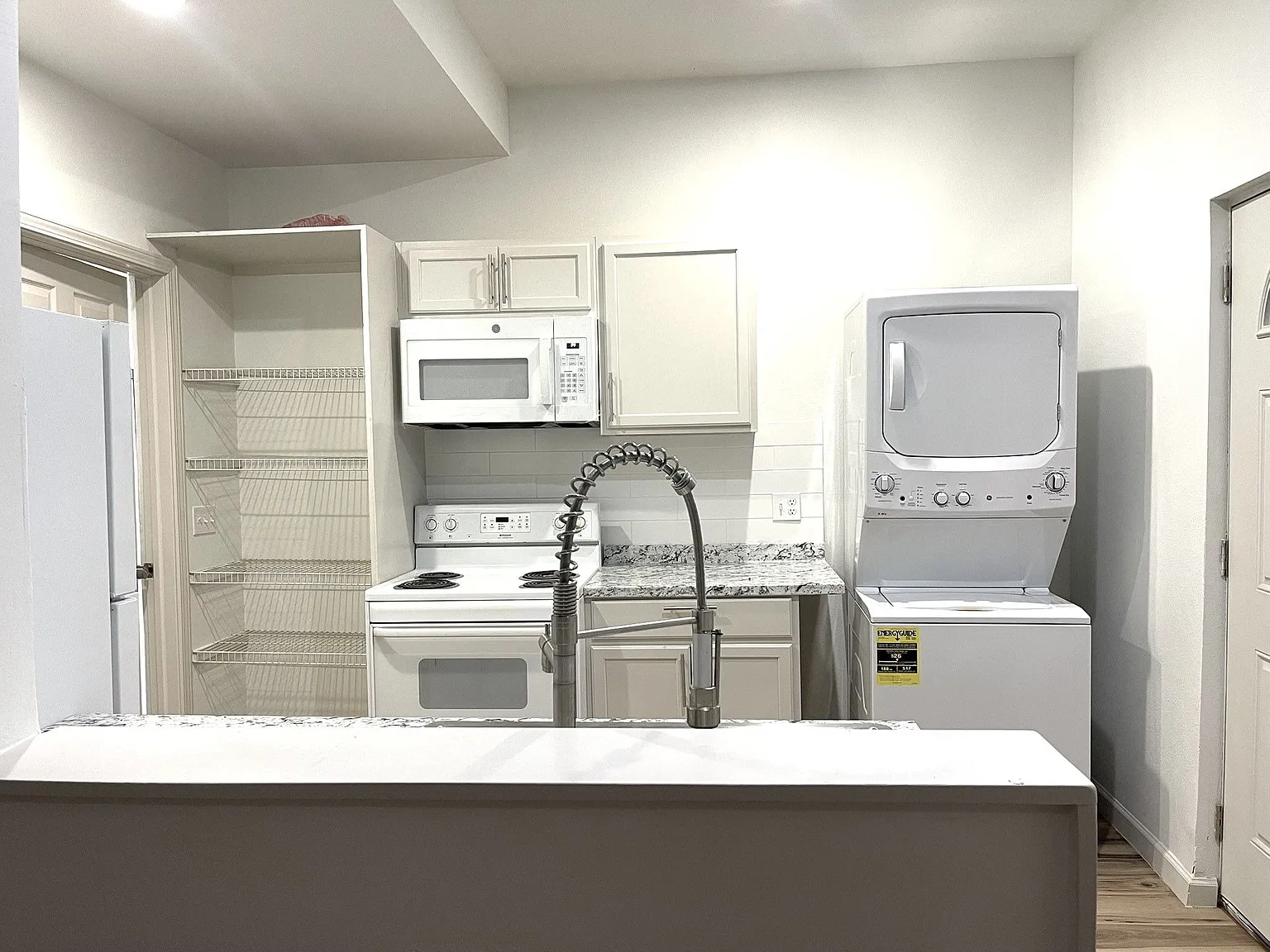 1 bed, 1.0 bath, 400 sqft, $850 — Photo 2