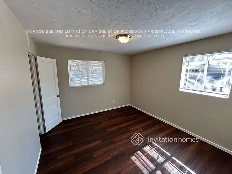 2928 W San Juan Ave — Photo 5