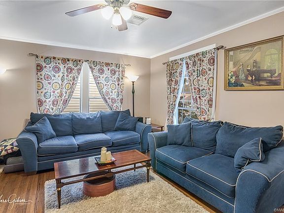 4th image of 3828 Richmond Ave
