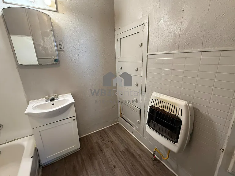 715 Fredonia St — Photo 8