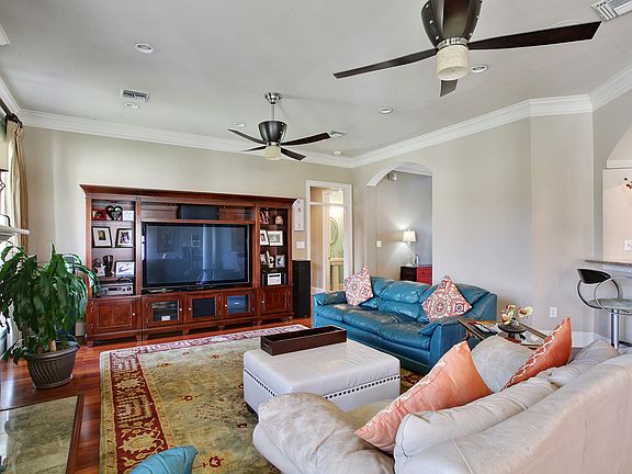 5th image of 105 Cypress Ln
