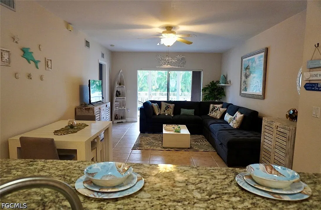 2 bed, 2.0 bath, 1016 sqft, $2,500 — Photo 3