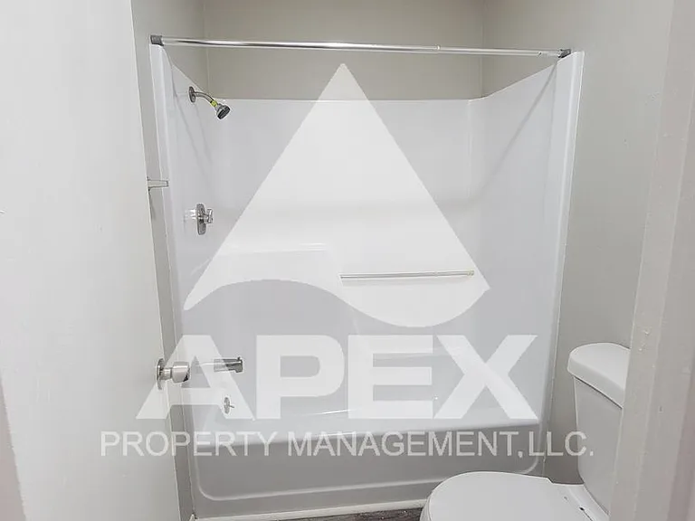 Payne Ave Apartments — Photo 12
