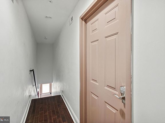 4th image of 2220 Frankford Ave #2