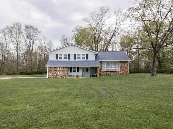 584 Trinton Cir, Bedford, IN 47421