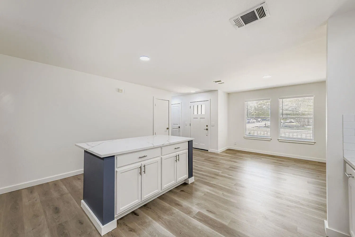 3 bed, 2.0 bath, 1511 sqft, $2,000 — Photo 4
