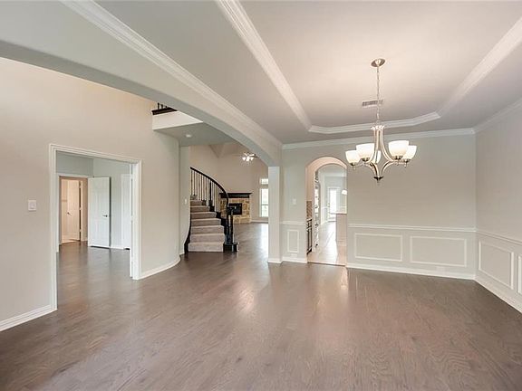 3rd image of 229 Chateau Ave