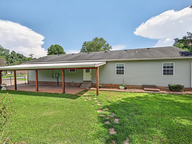 2504 Angelyn Dr — Photo 41
