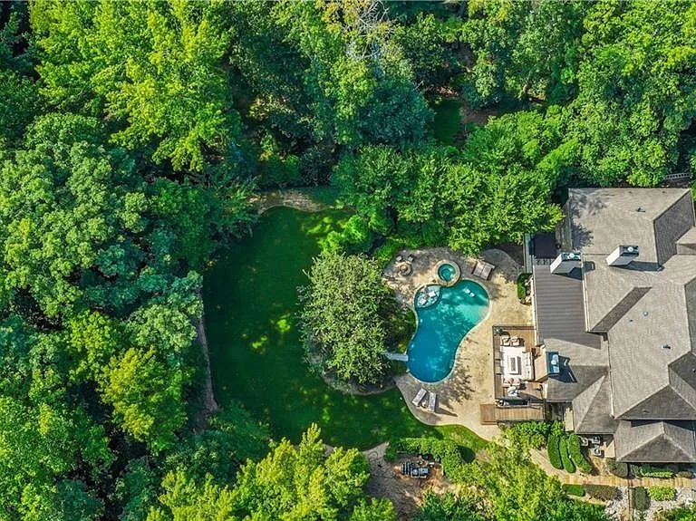 5265 Peachtree Dunwoody Rd — Photo 109