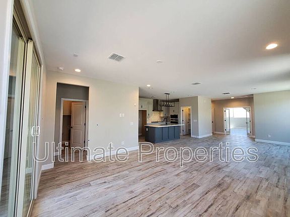 4th image of 835 N 110th Ave