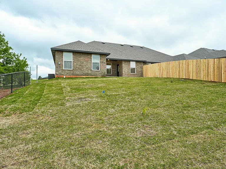 2298 E Sooner Rd — Photo 40