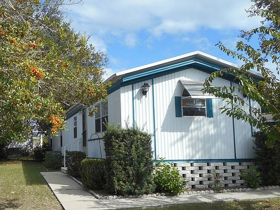 3rd image of 492 Honeysuckle Dr