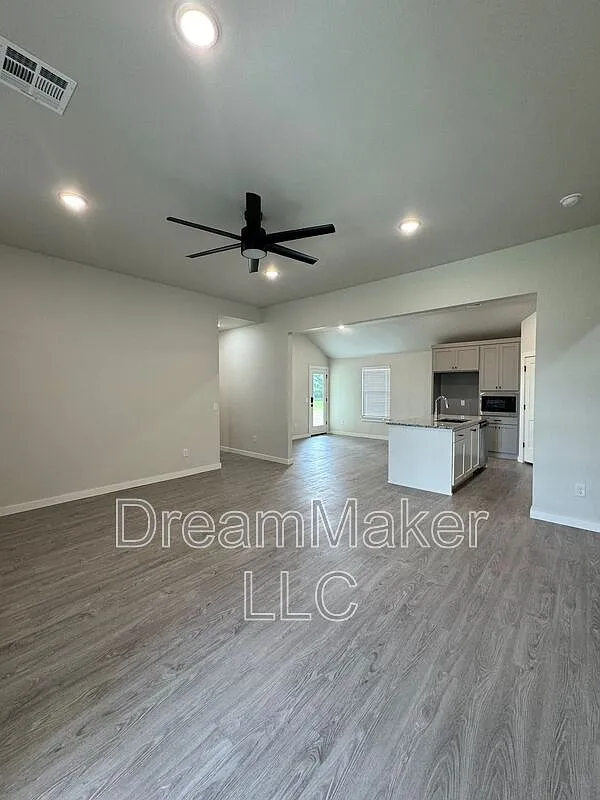 4 bed, 2.0 bath, 1742 sqft, $2,195 — Photo 2
