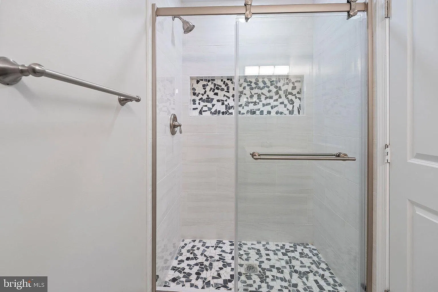 5 bed, 3.5 bath, 1565 sqft, $5,800 — Photo 4