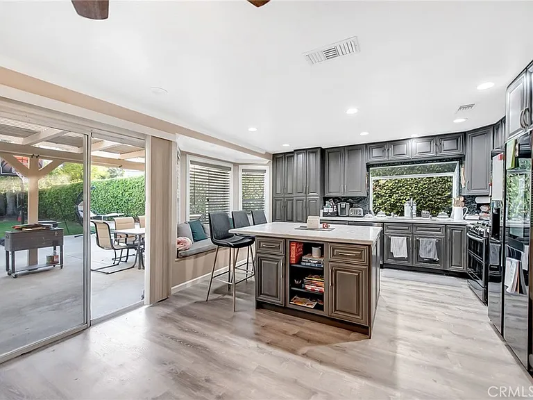 10 Valley Crest Rd — Photo 13
