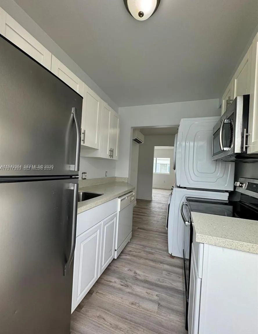 2 bed, 1.0 bath, $2,450 — Photo 4