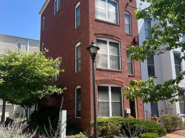 909 3rd Pl SE, Washington, DC 20003