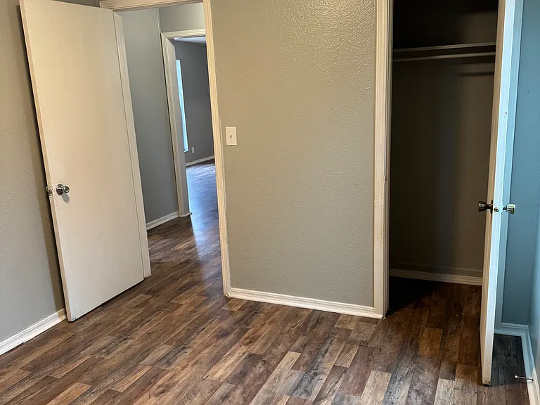 2212 S Air Depot Blvd — Photo 16