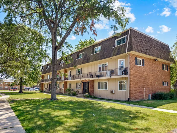 2308 Algonquin Rd APT 7, Rolling Meadows, IL 60008