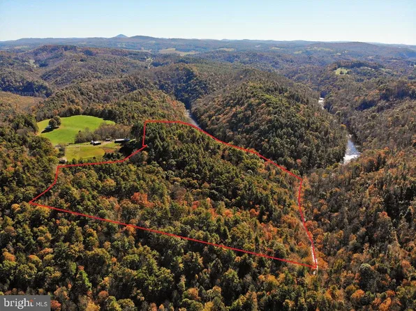 1 Windsong Rd, Hillsville, VA 24343