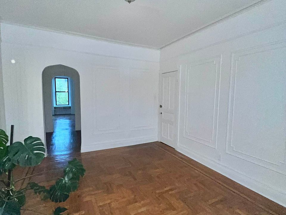 1st image of 257 Vernon Ave #Top