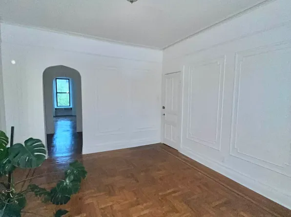 257 Vernon Avenue image 1 of 12