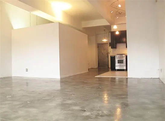 Sold by R New York | media 4