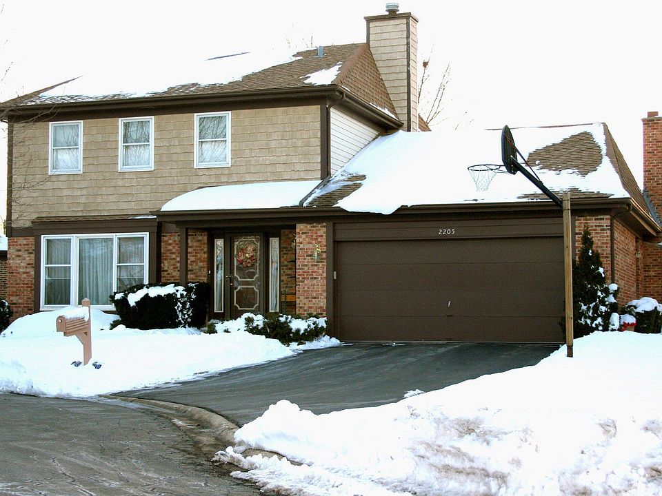 2205 E. Amhurst Court, Arlington Heights, IL 60004
