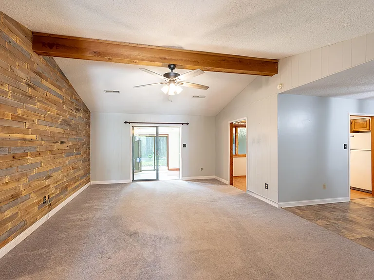 2301 Winchester Dr — Photo 4