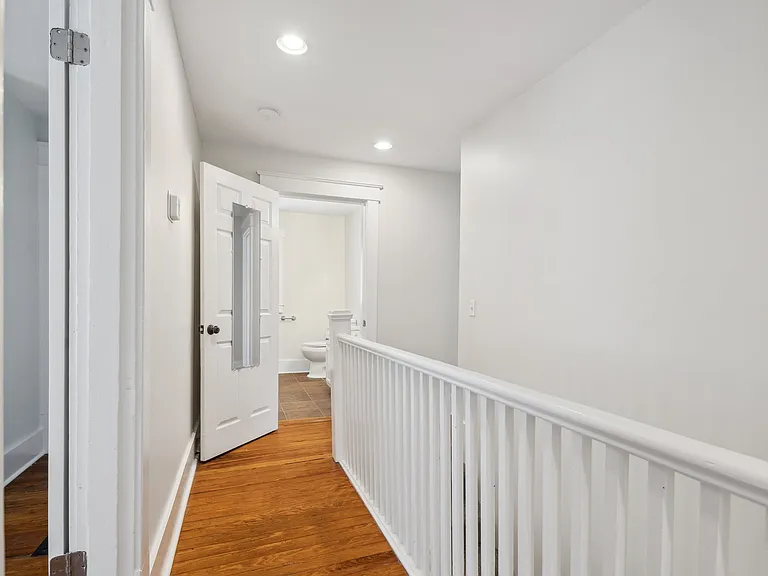 1106 Lawrence Ave — Photo 20
