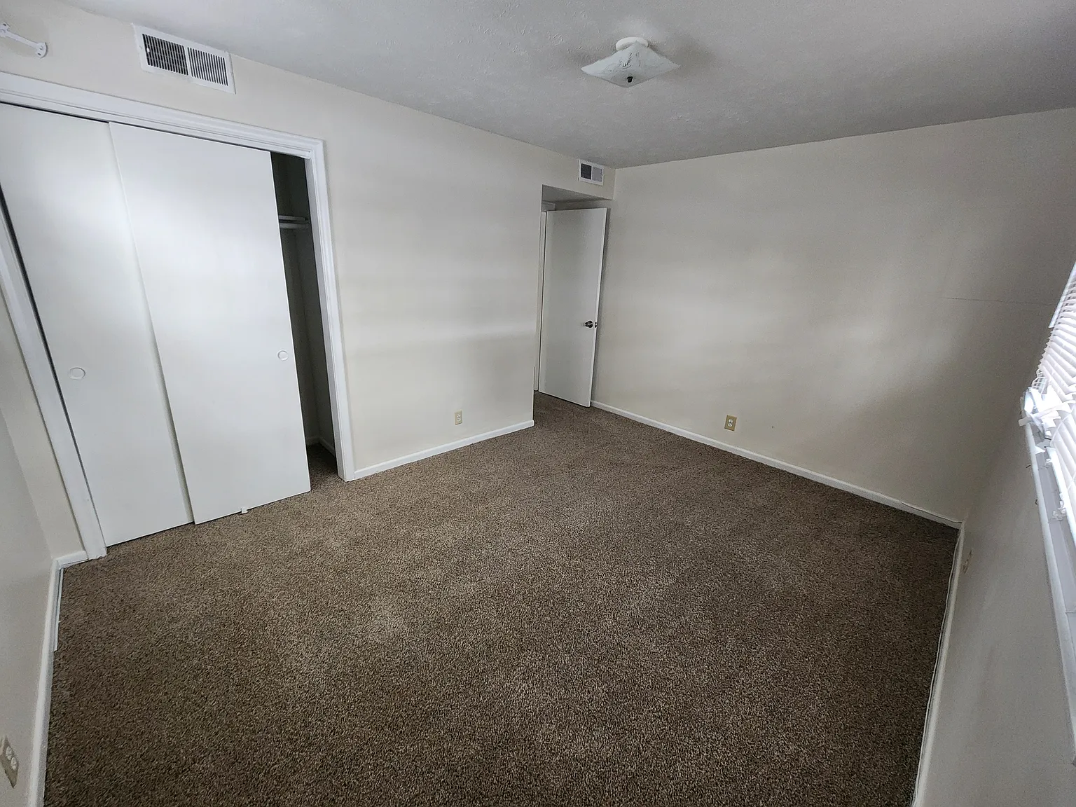 505 Wilshire Dr — Photo 3