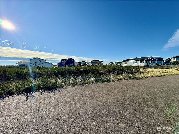 5th image of 443 W Wind Street