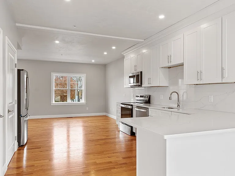 10 Windsor St #1 — Photo 8