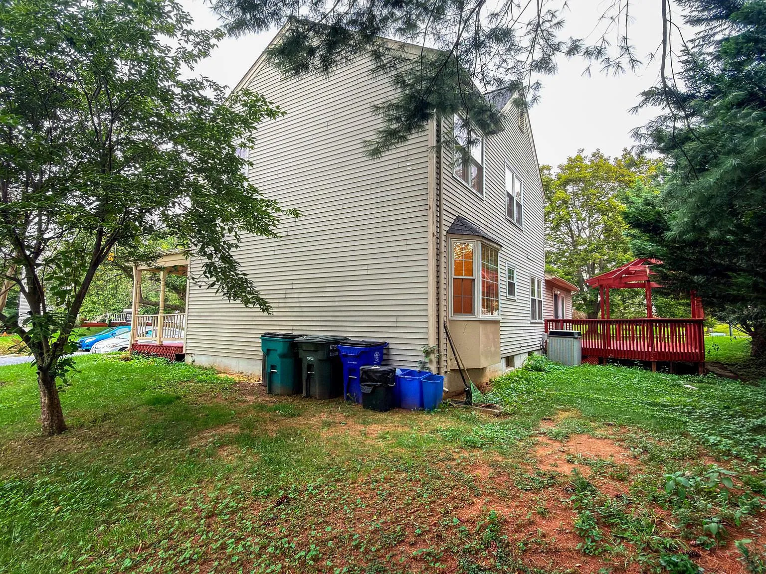4 bed, 2.5 bath, 2570 sqft, $3,700 — Photo 3