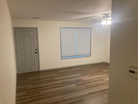 3rd image of 5621 Ravenwood Dr #5623