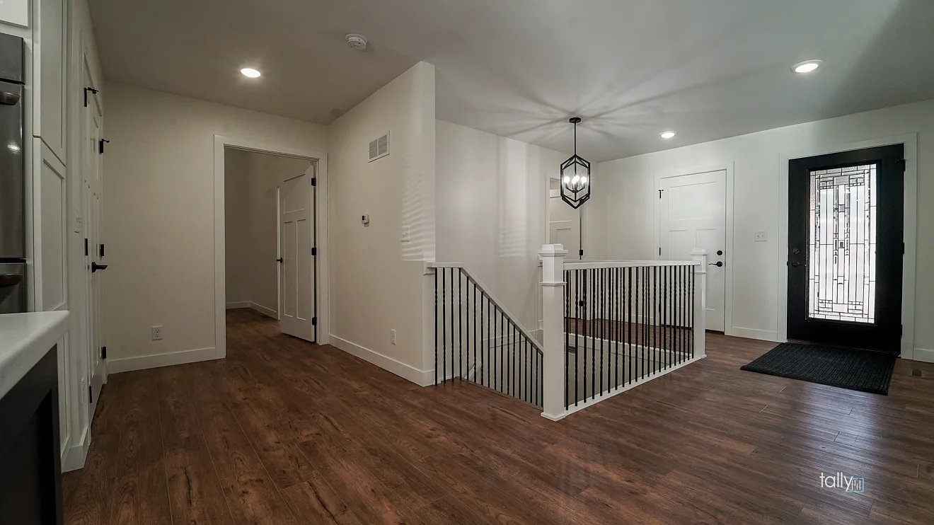 3 bed, 3.5 bath, 3800 sqft, $3,200 — Photo 3