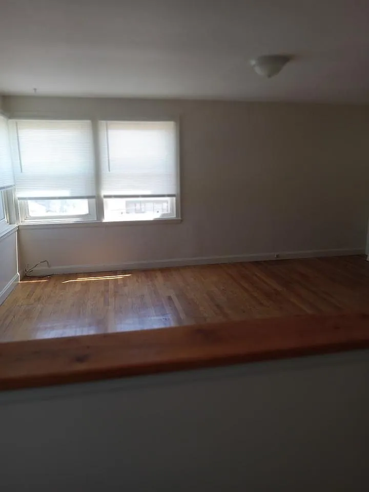 Building Photo - 516 Saint James St #3