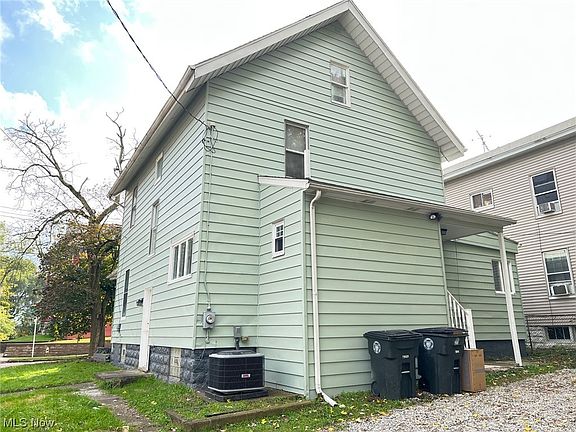 3rd image of 130 Dawes Ave