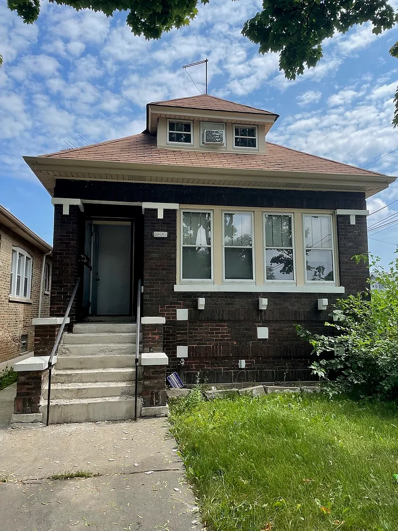 7045 S Oakley Ave, Chicago, IL 60636 | Zillow