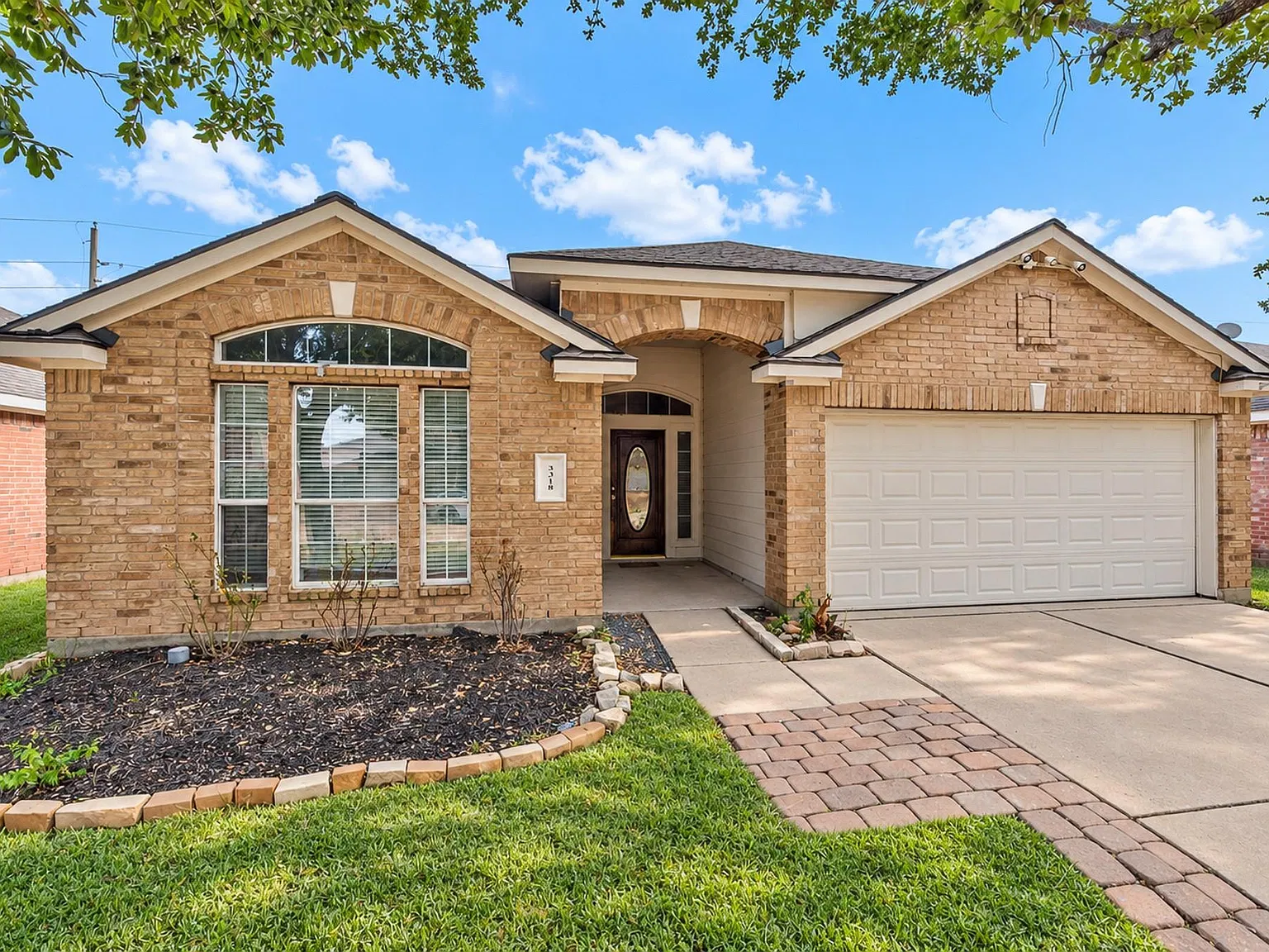 4 bed, 2.0 bath, 1806 sqft, $2,100 — Photo 4