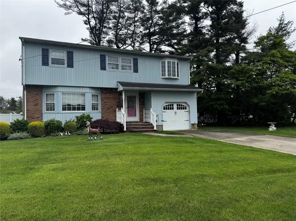 4 Susan Court, Deer Park, NY 11729