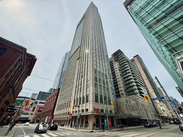 210 Victoria St #717, Toronto, ON M5B 2R3