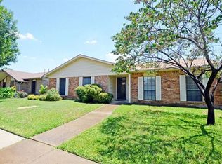 1915 White Rose Ln, Carrollton, TX 75007