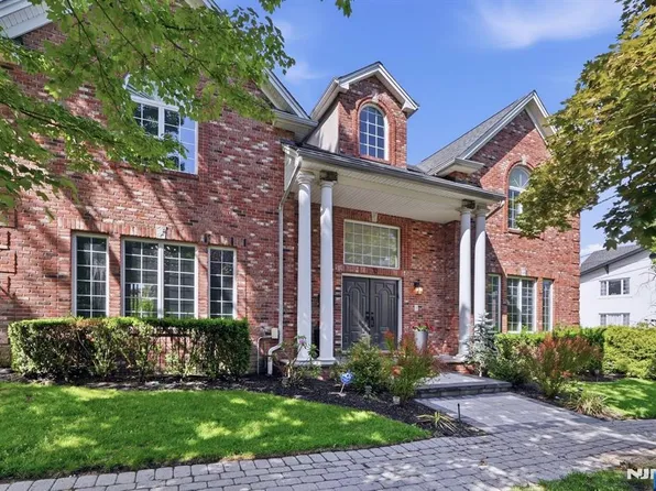 70 McElroy Ave, Fort Lee, NJ 07024